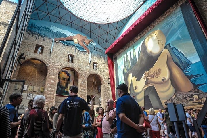 Dali Museum, House & Cadaques Small Group Tour from Barcelona