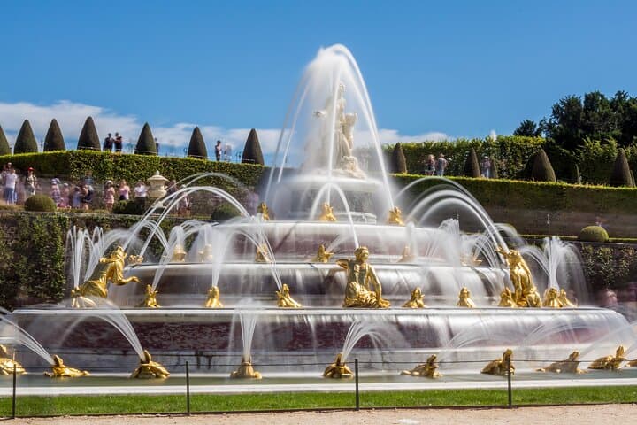 From Paris: Versailles Palace Live Tour with Gardens Access