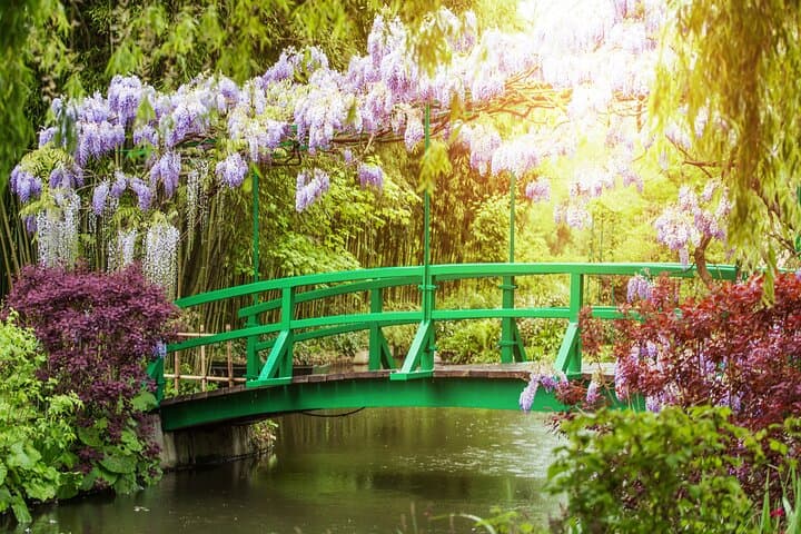 Giverny Monet’s Home and Gardens Half Day Tour from Paris