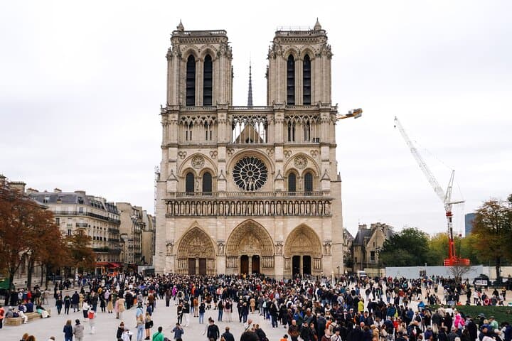 Inside Notre-Dame Tour with a Licensed Guide