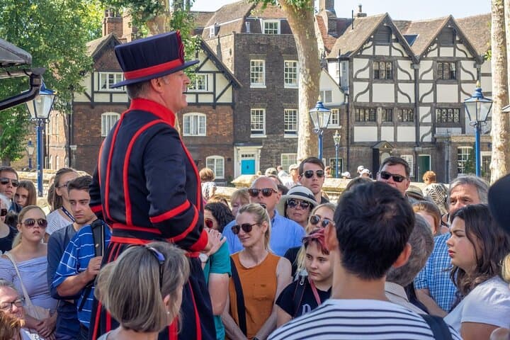 Tower of London: Crown Jewels & Beefeater Opening Ceremony